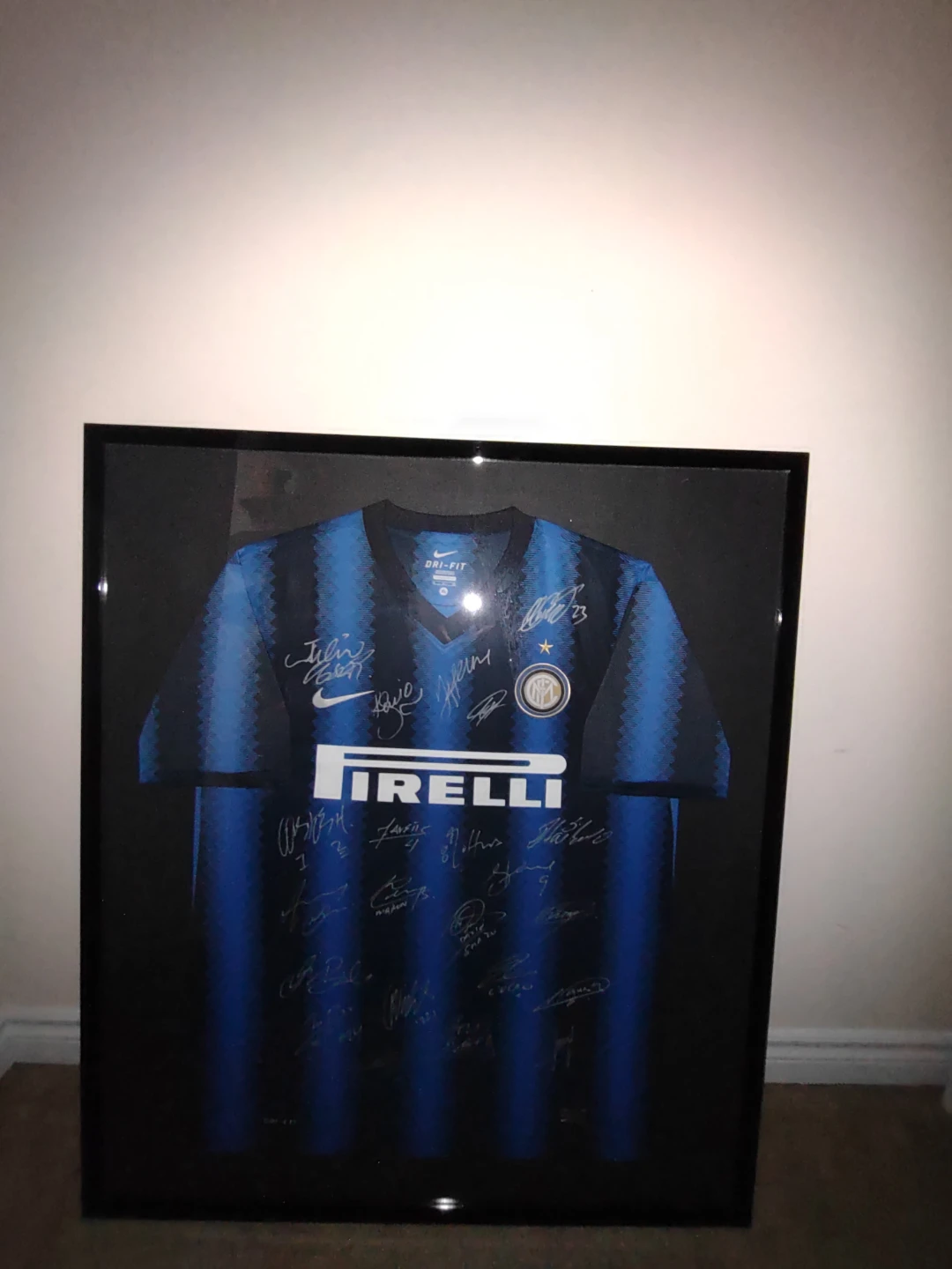 Framed 2010/11 FC Inter Milan Signed Shirt - photo 3