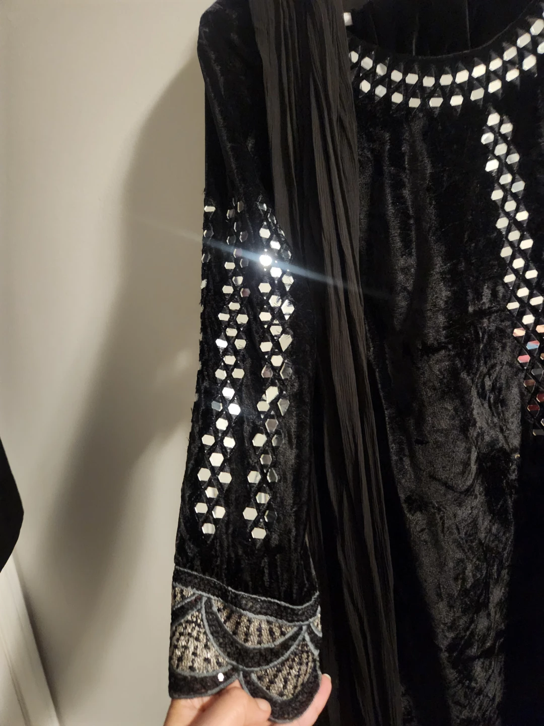 Black Velvet Embellished Kurti with Scarf - photo 3