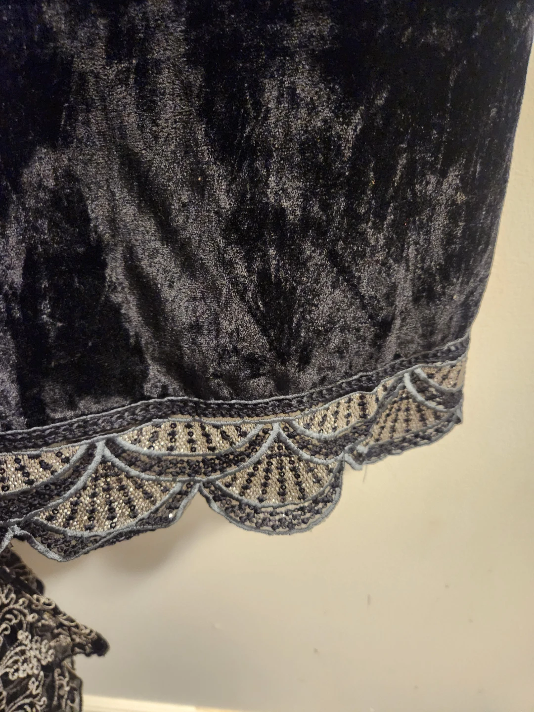 Black Velvet Embellished Kurti with Scarf - photo 4