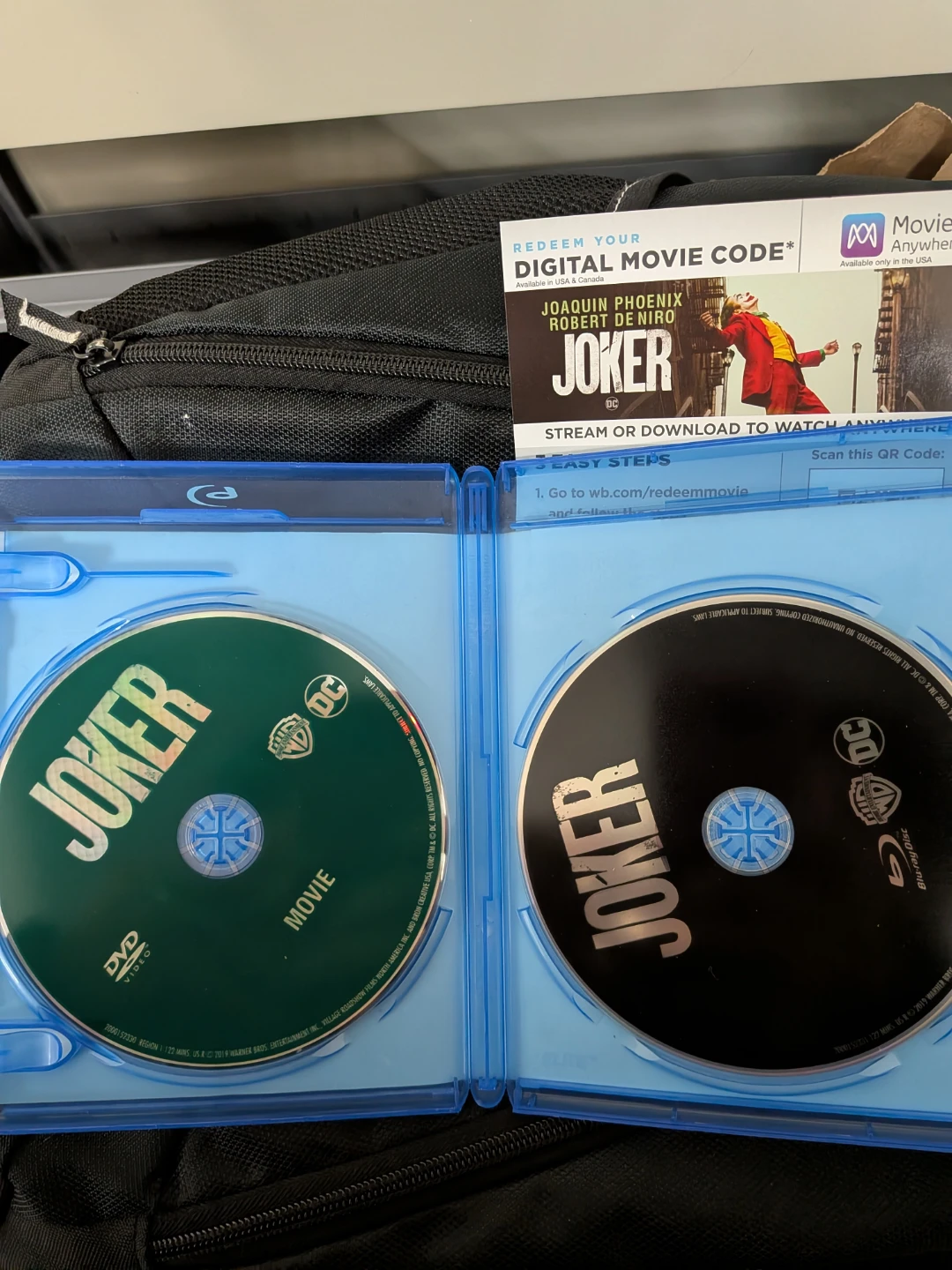 Joker Blu-ray + DVD + Digital Code - photo 4