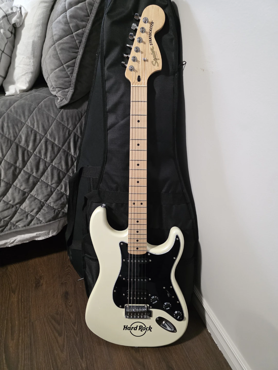 Fender Squier Affinity Series Hard Rock Stratocaster HSS White