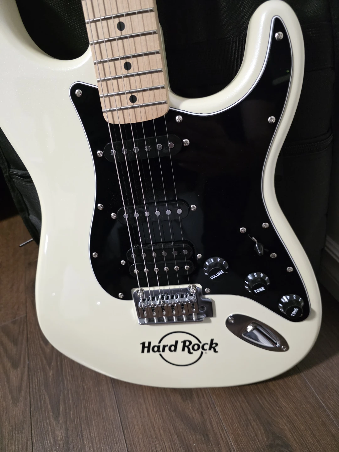 Fender Squier Affinity Series Hard Rock Stratocaster HSS White - photo 2