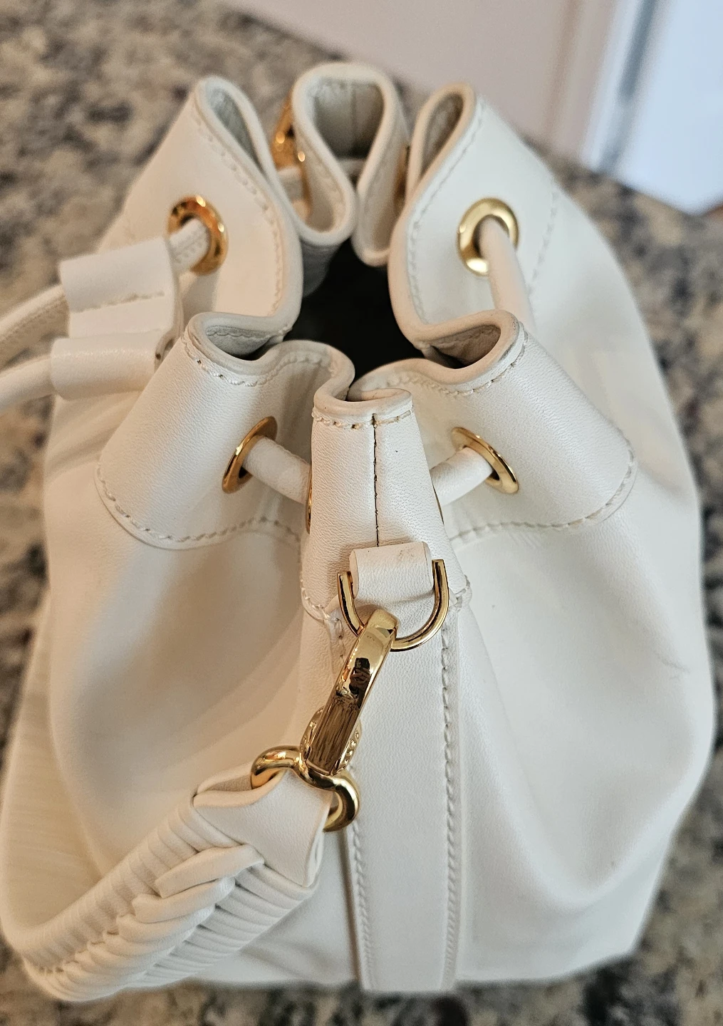 Charles & Keith White Leather Bucket Bag - photo 3