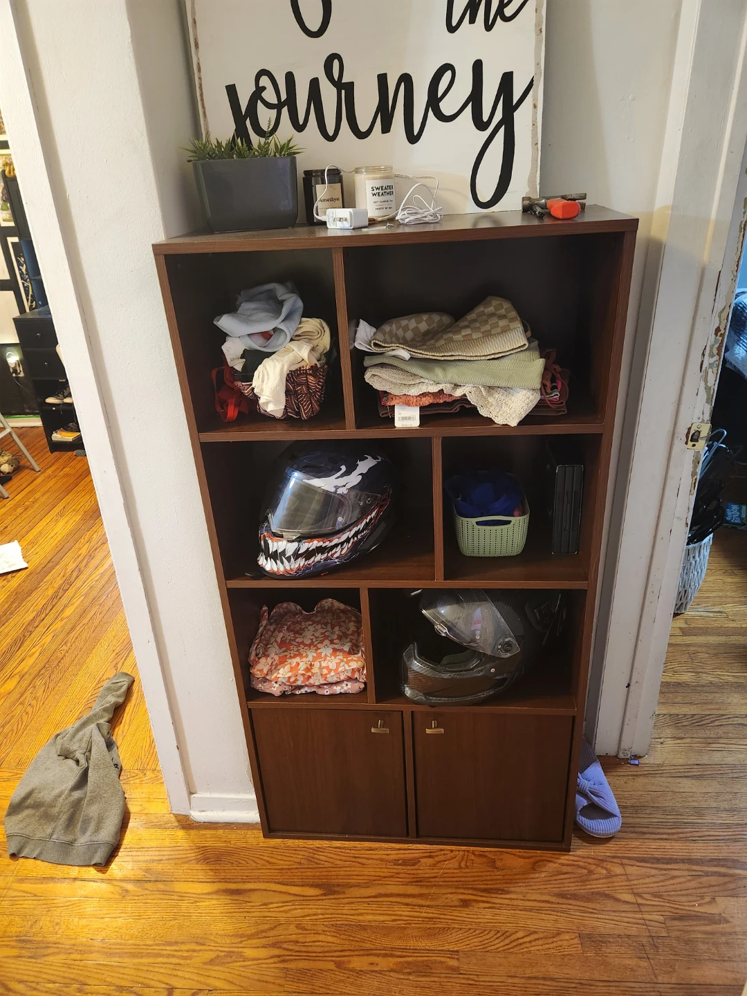 Decorative book shelf