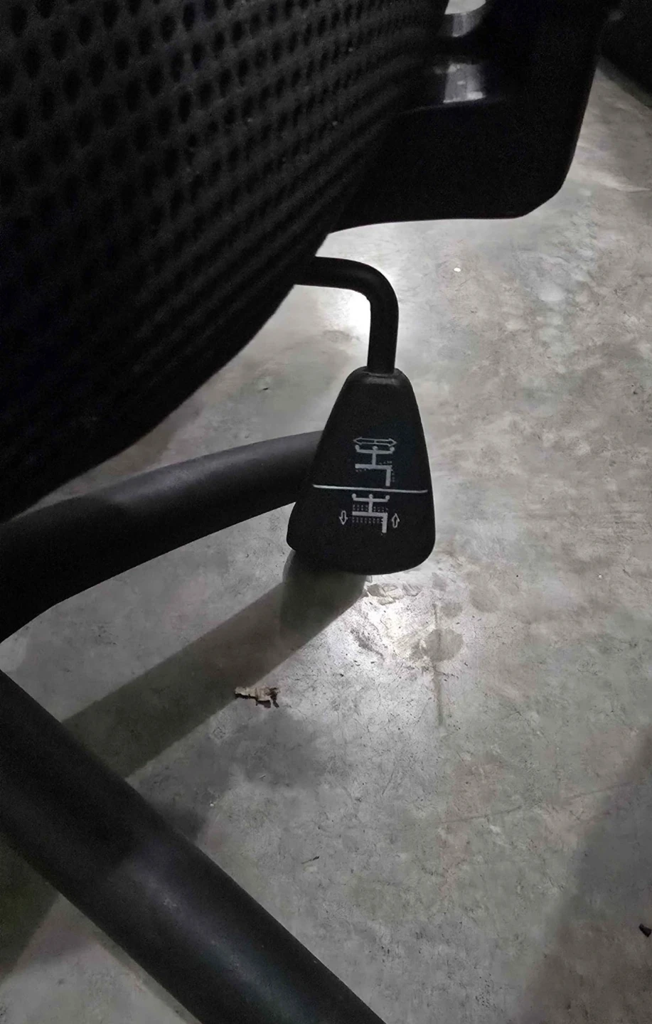 Black Mesh Office Chair - photo 3