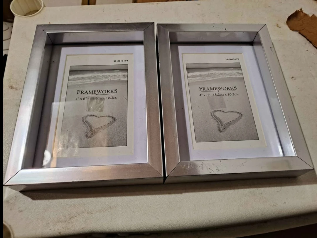 Frameworks 2 Pack Silver Photo Frames 4" x 6"