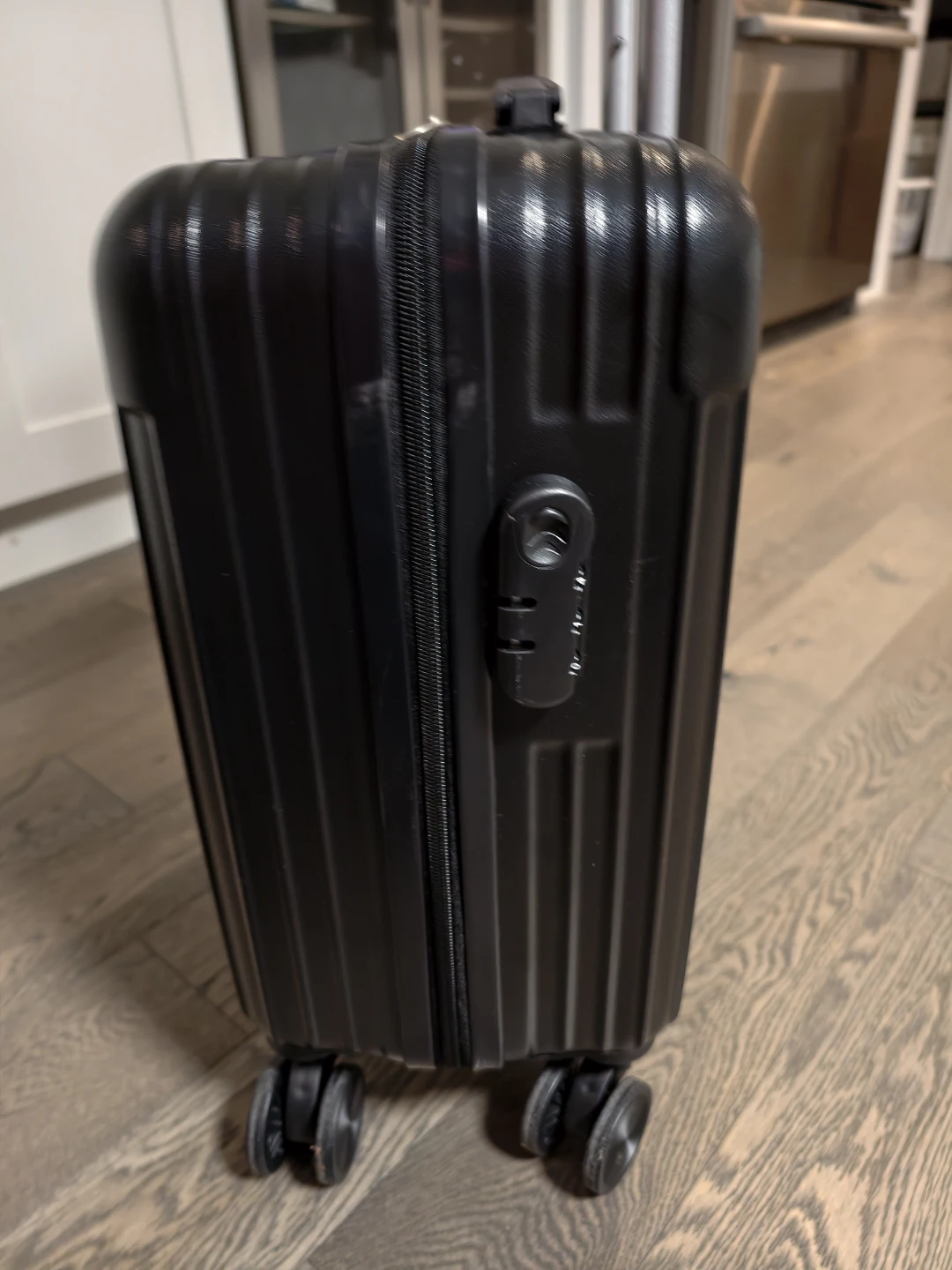 Black Hardshell Carry-On Spinner Luggage 18inch - photo 2