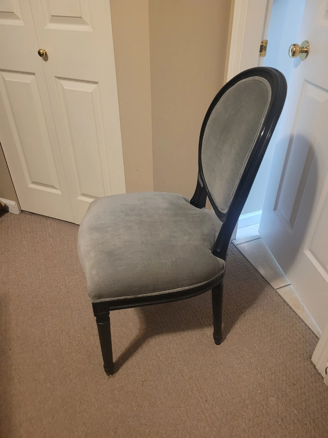 Grey Velvet Accent Chair - photo 2
