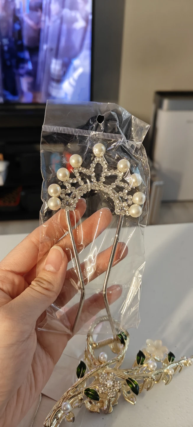 Set of 3 Hair Pins and 1 Hair Claw Clip lot - photo 3