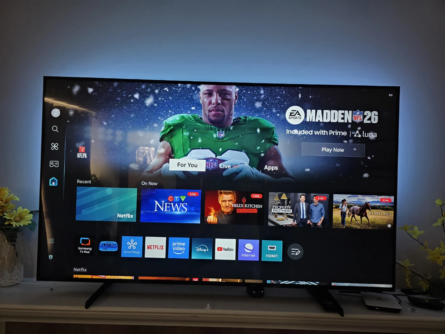 Samsung Smart TV 55" with LED Ambient Lighting