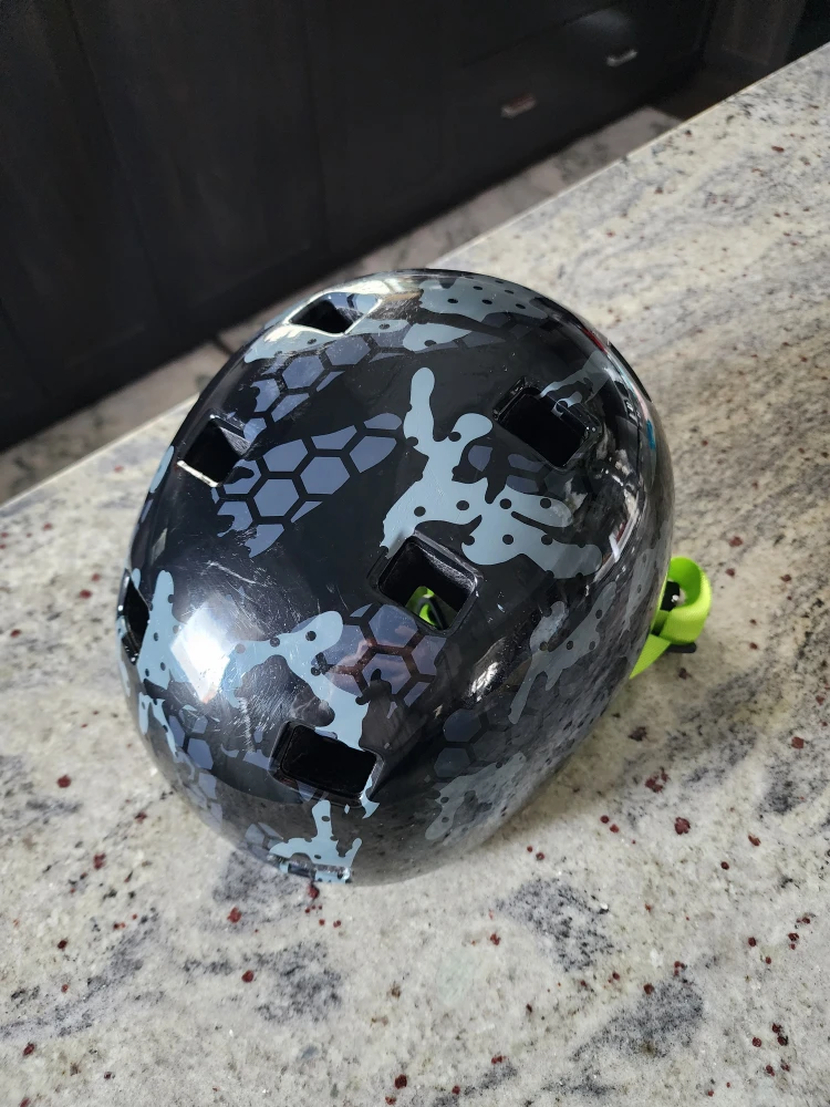 Kids Youth helmet in very good condition with adjustor - photo 5