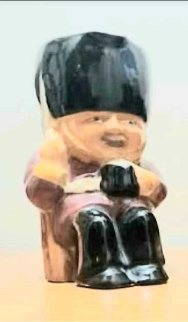 Handpainted Guardsman Shorter and Son Ltd. Jug - photo 2