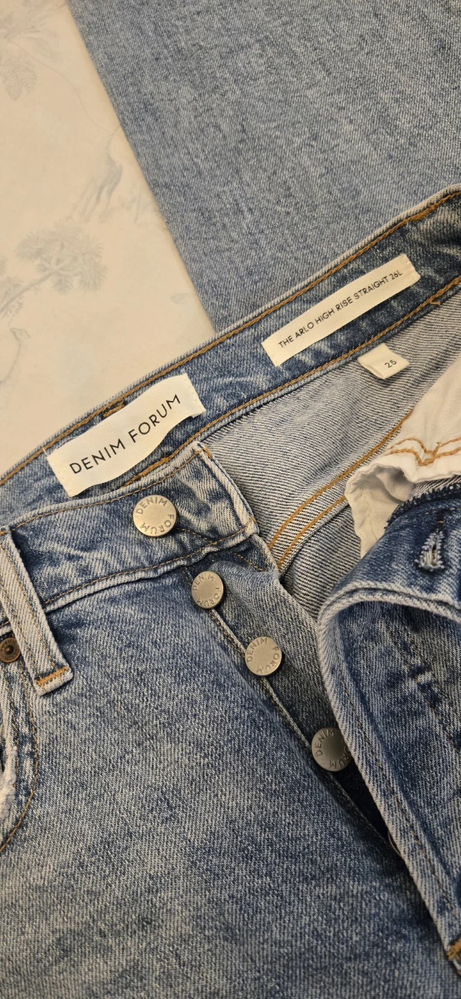 Aritzia Denim Forum The Arlo High Rise Straight Jeans 🏆