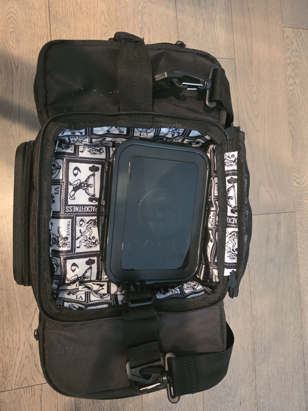 Six Pack Fitness Black Insulated Meal Prep Bag with Containers - photo 3