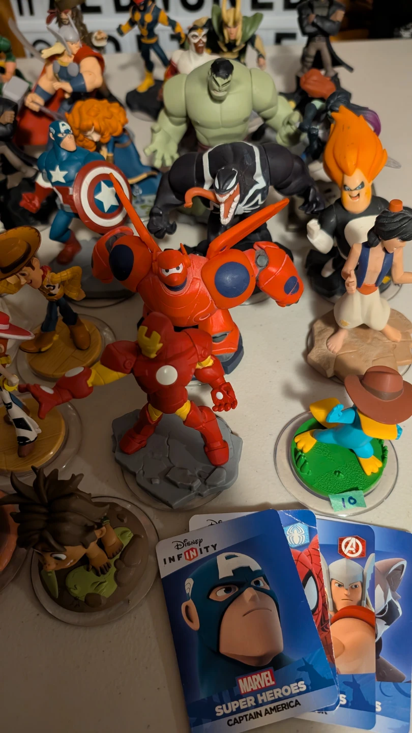 50 Disney Infinity Figures and Accessories Collection - photo 2