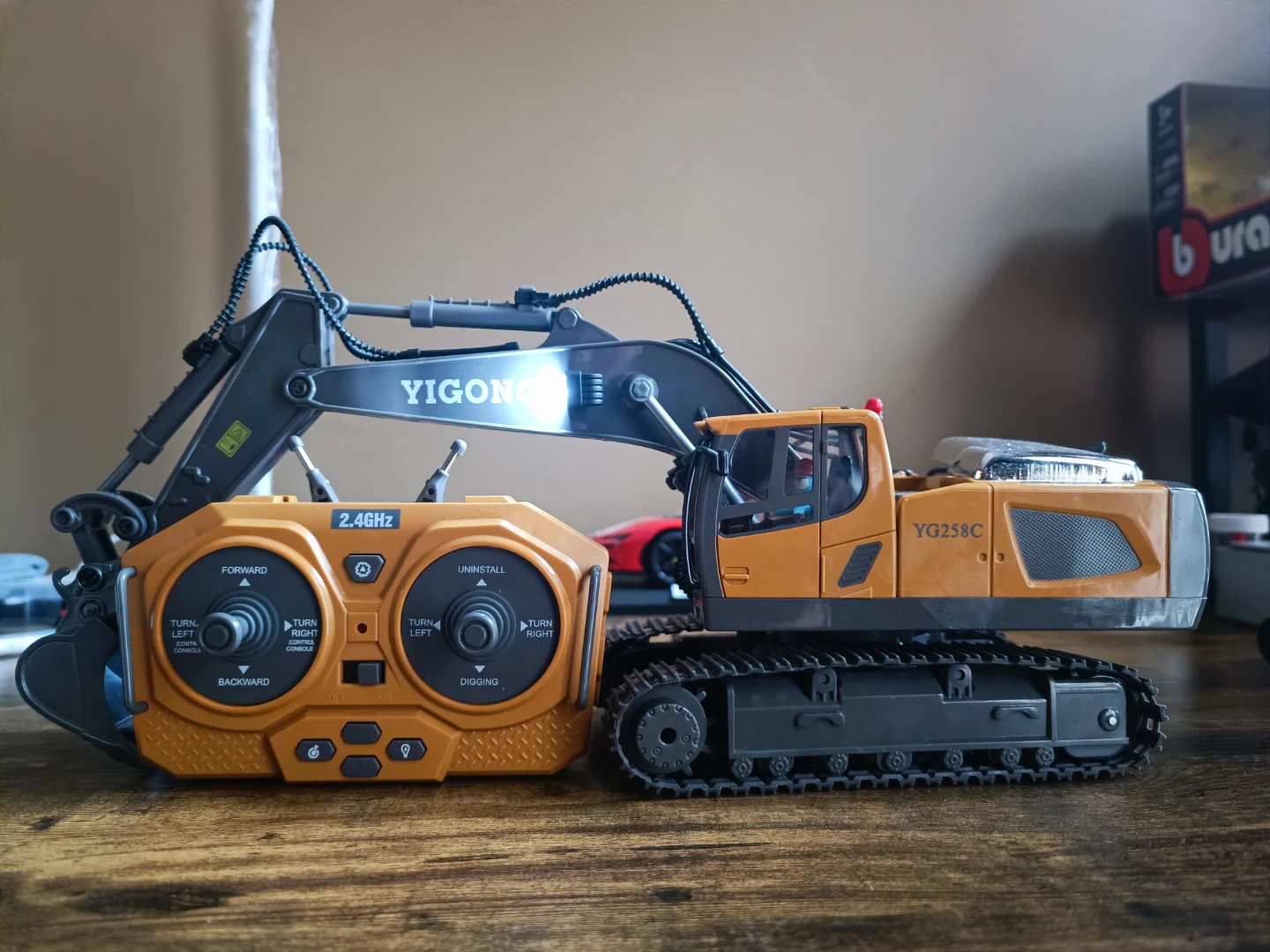 Yigong YG258C RC Excavator - photo 3