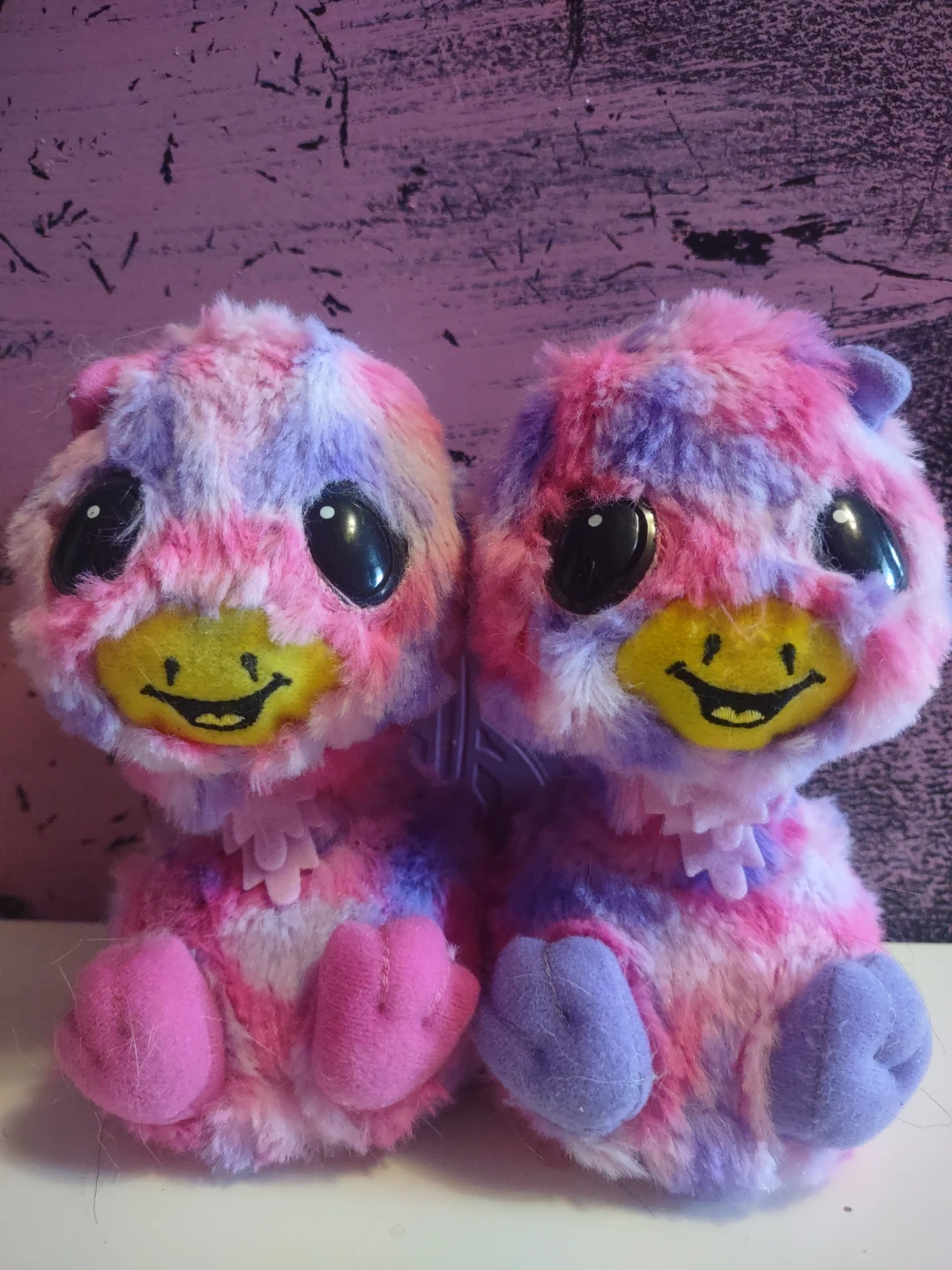 ⚽ 2 Adorable battery powered Hatchimals multi color toys.