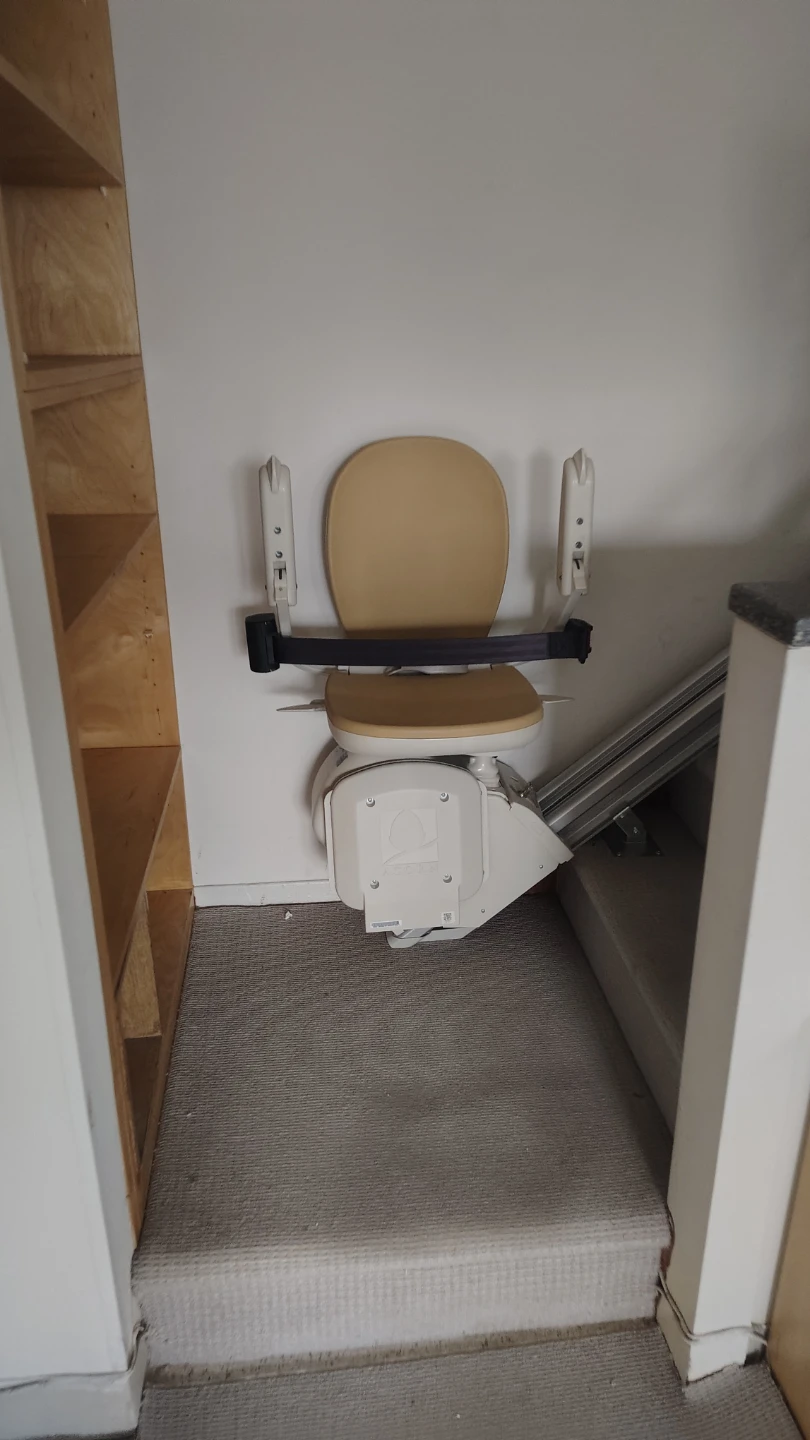 Acorn chair lift