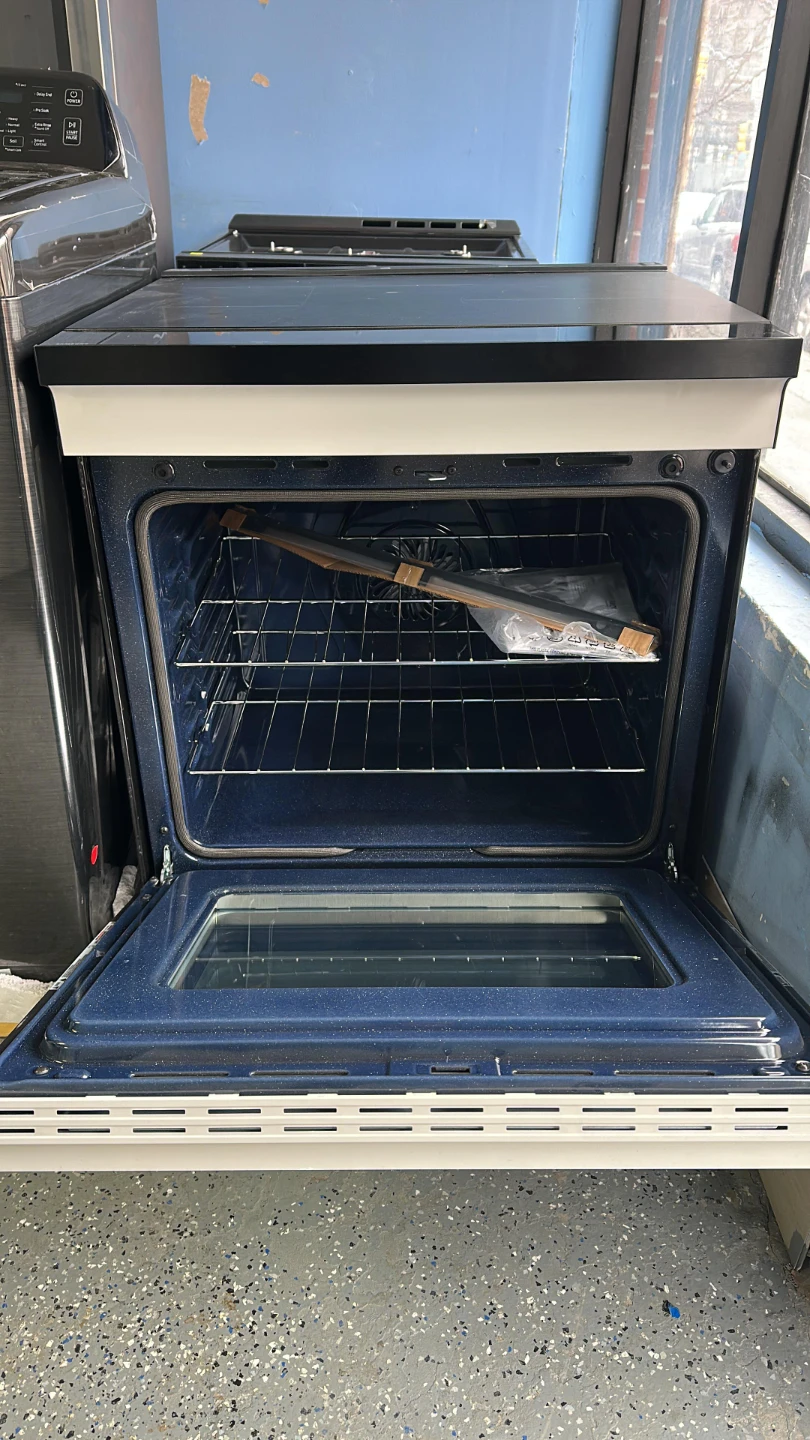 New Samsung Bespoke 30in electric range - photo 2
