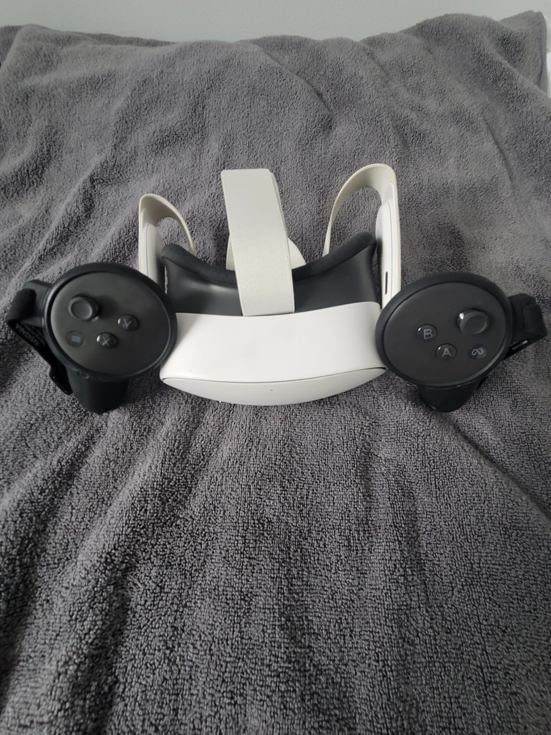 Meta Quest 3s 256GB VR Headset with Controllers - photo 3