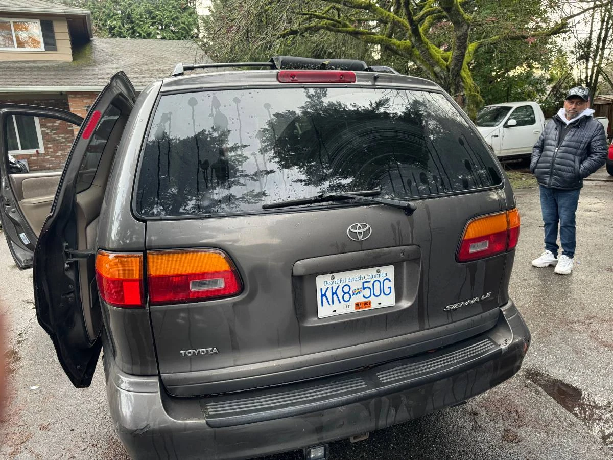 2000 Toyota Sienna LE 7 Passenger Stow N Go Rear Runs Drives - photo 4