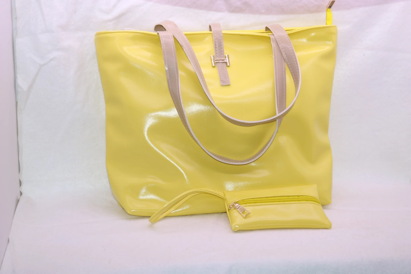 Brand New Tote Handbag with Matching Pouch - photo 5