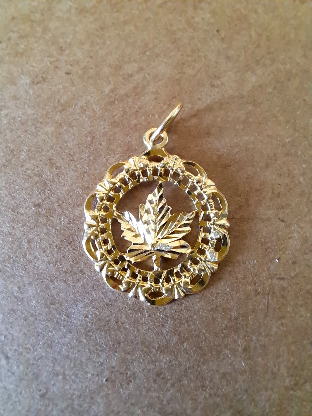 14k Gold Maple Leaf Pendant Charm - photo 2