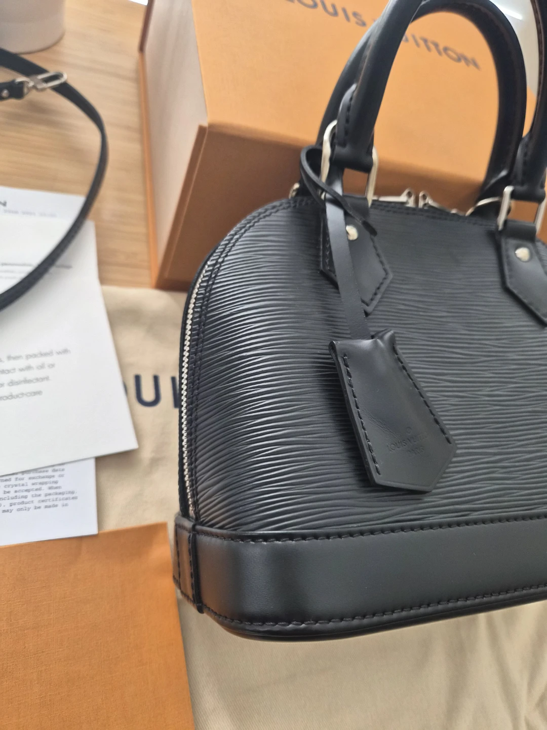 AUTHENTIC Louis Vuitton Alma BB Black Epi Leather Handbag - photo 5
