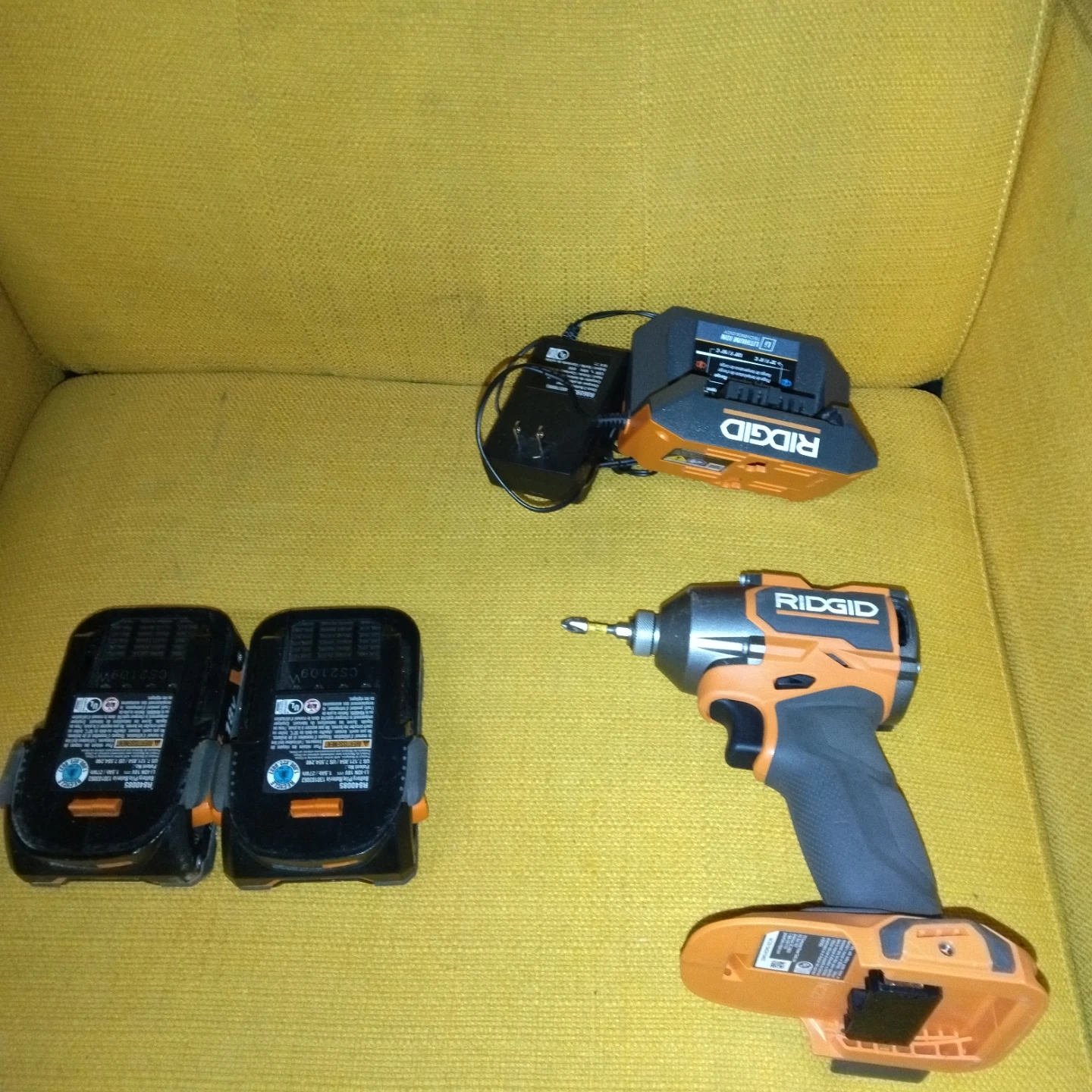 Ridge new drill set 2 baterys and charger