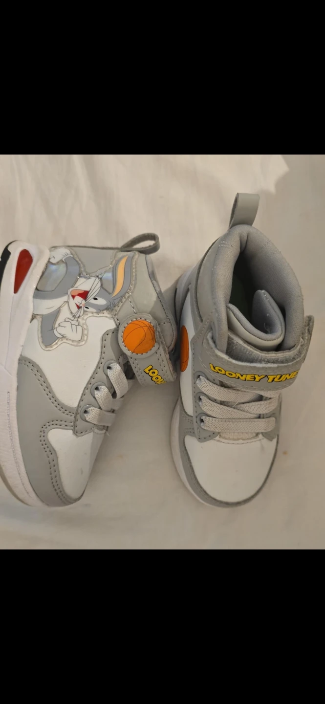 Kids' Looney Tunes & Jordan Sneakers - photo 3