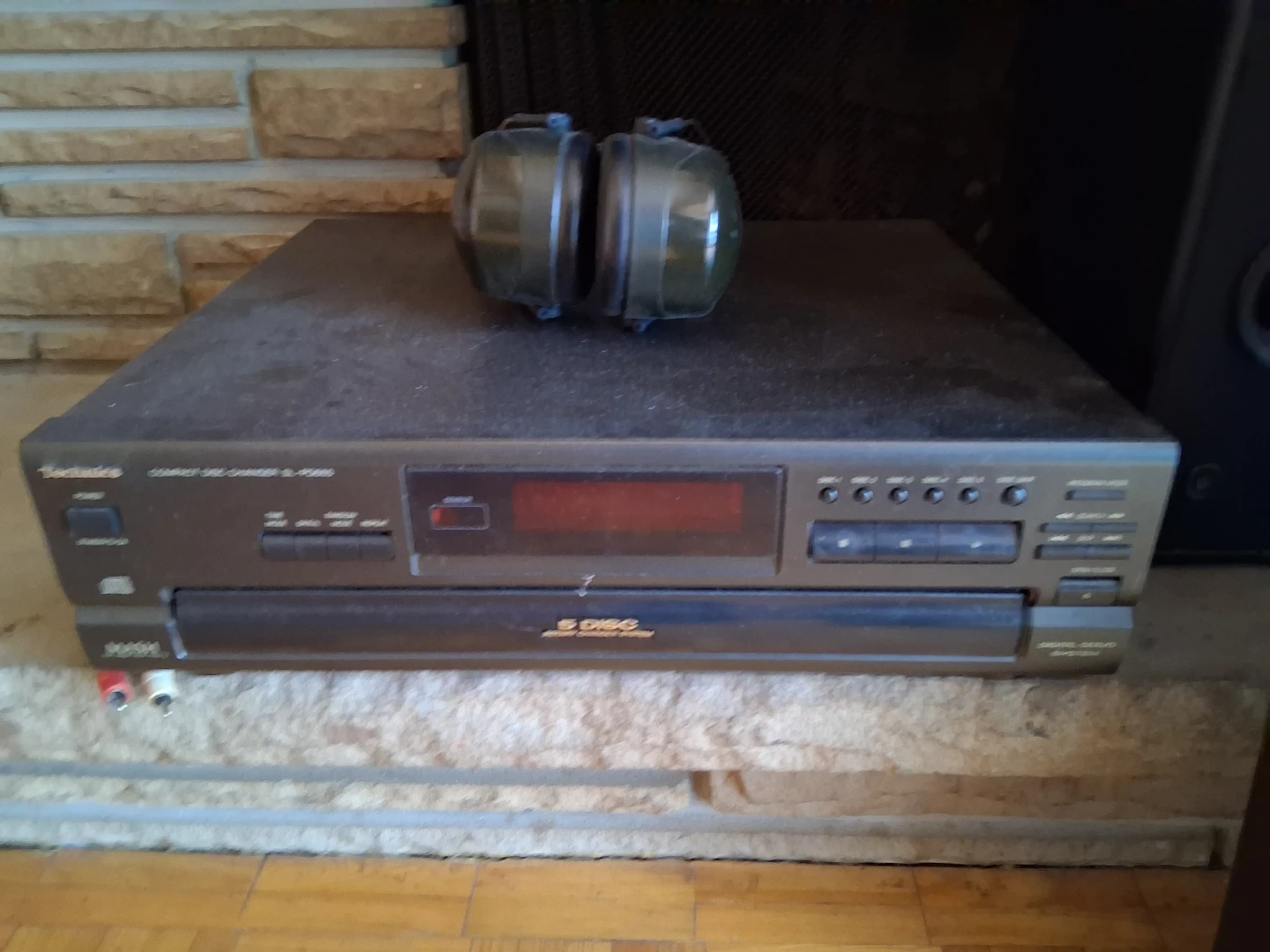 Techniques Stereo Tuner and Speakers - photo 2