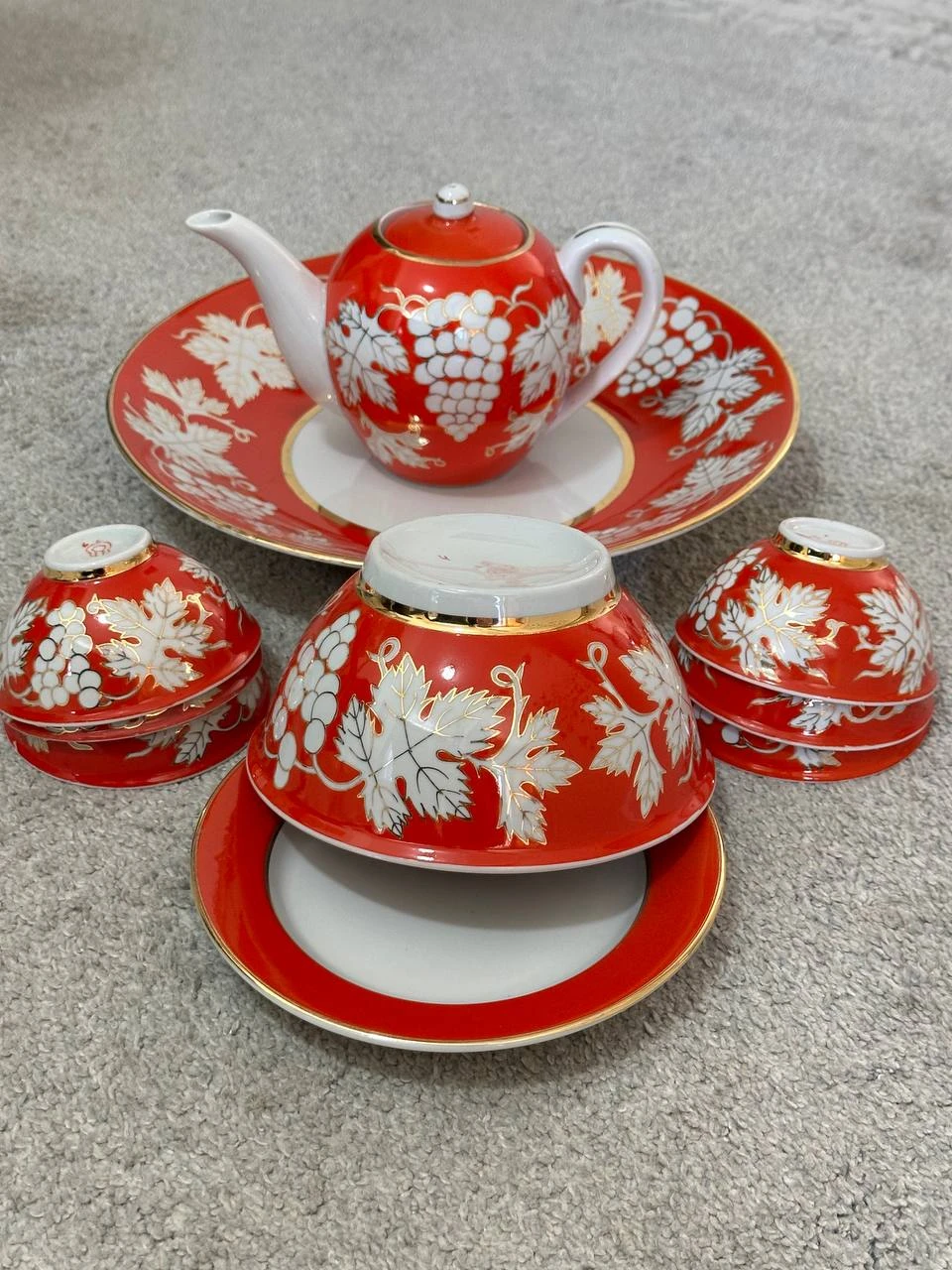 Red Grapevine Tea Set with Teapot and 4 Cups