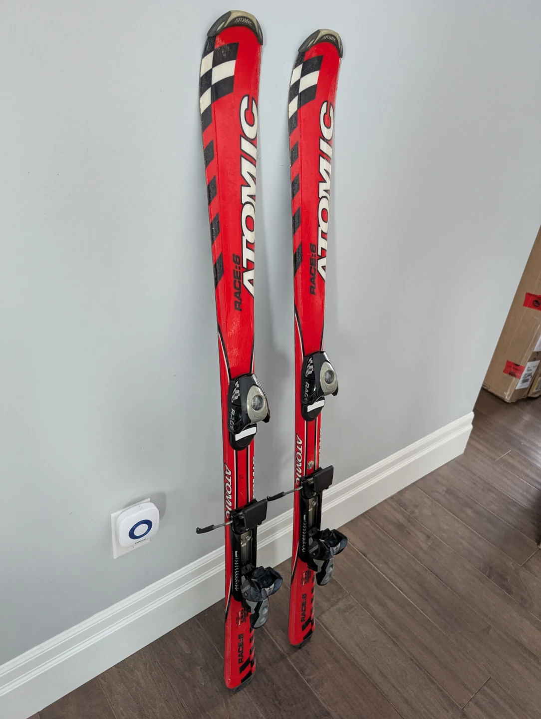 130cm Atomic Downhill Skis & Bindings For Sale - photo 2