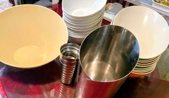 set of MELAMINE or CERAMIC serving bowls - photo 2