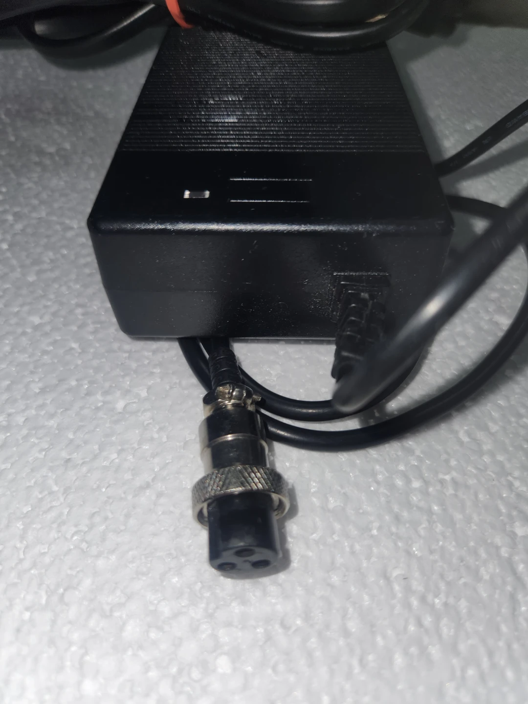 AC/DC Charger 54.6V 2.0A - photo 2