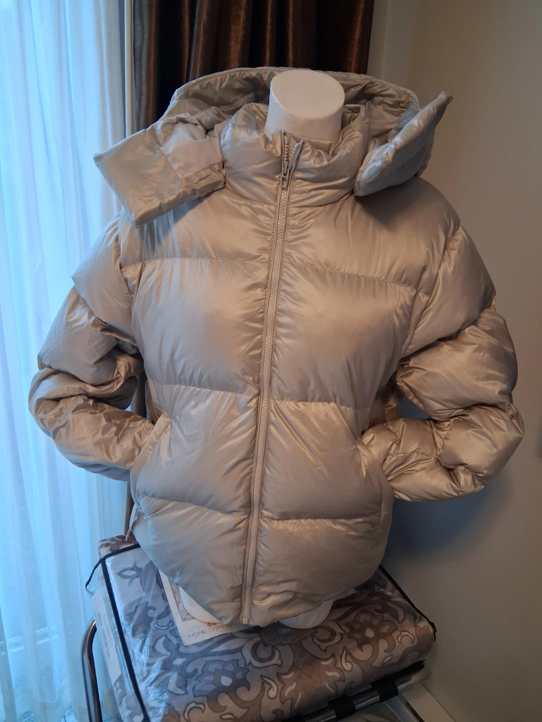 Lululemon Down Puffer Jacket - Champagne