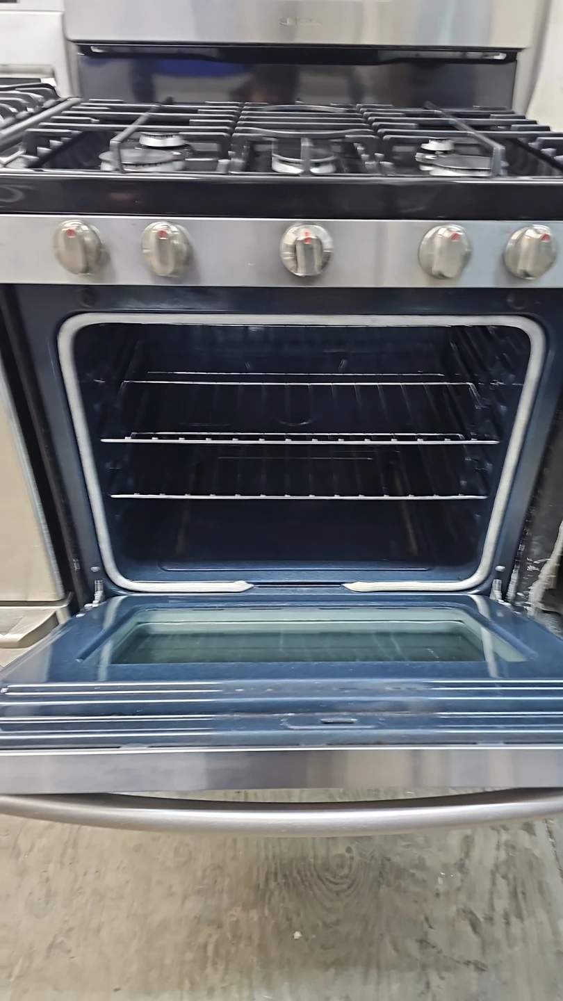 Samsung 30in Stainless steel gas stove - photo 2