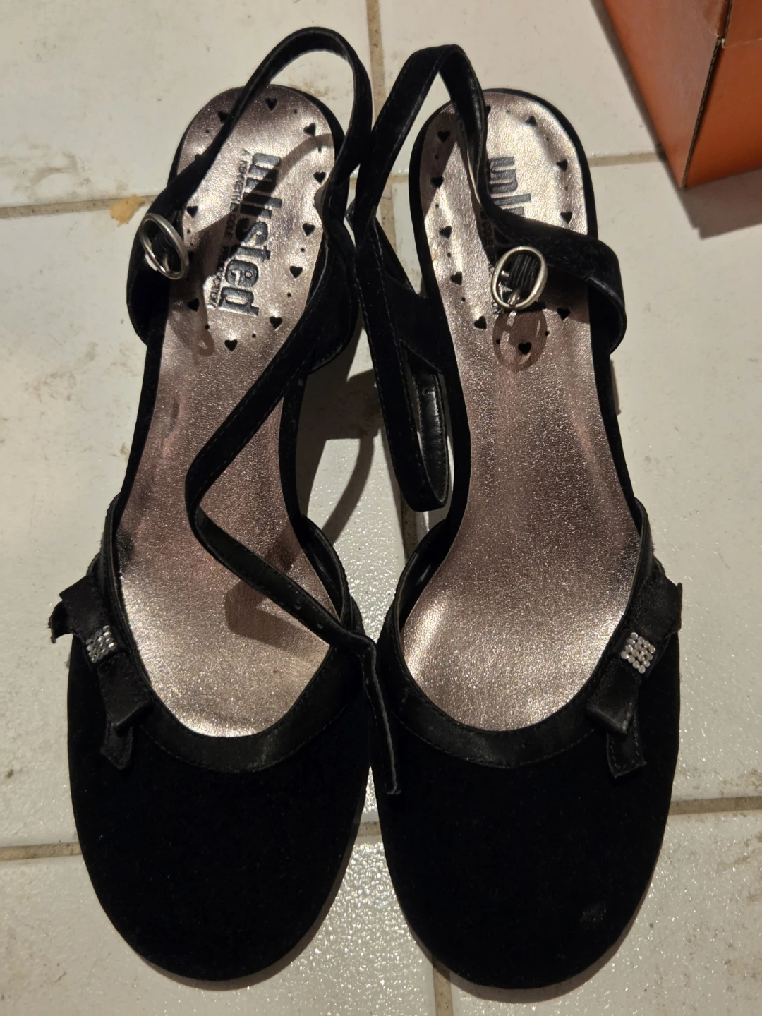 Kenneth Cole Black Velvet  Size 6