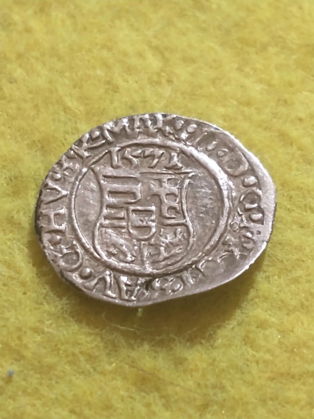 1571 AD Kingdom of Hungary Maximilian II silver denar - photo 2