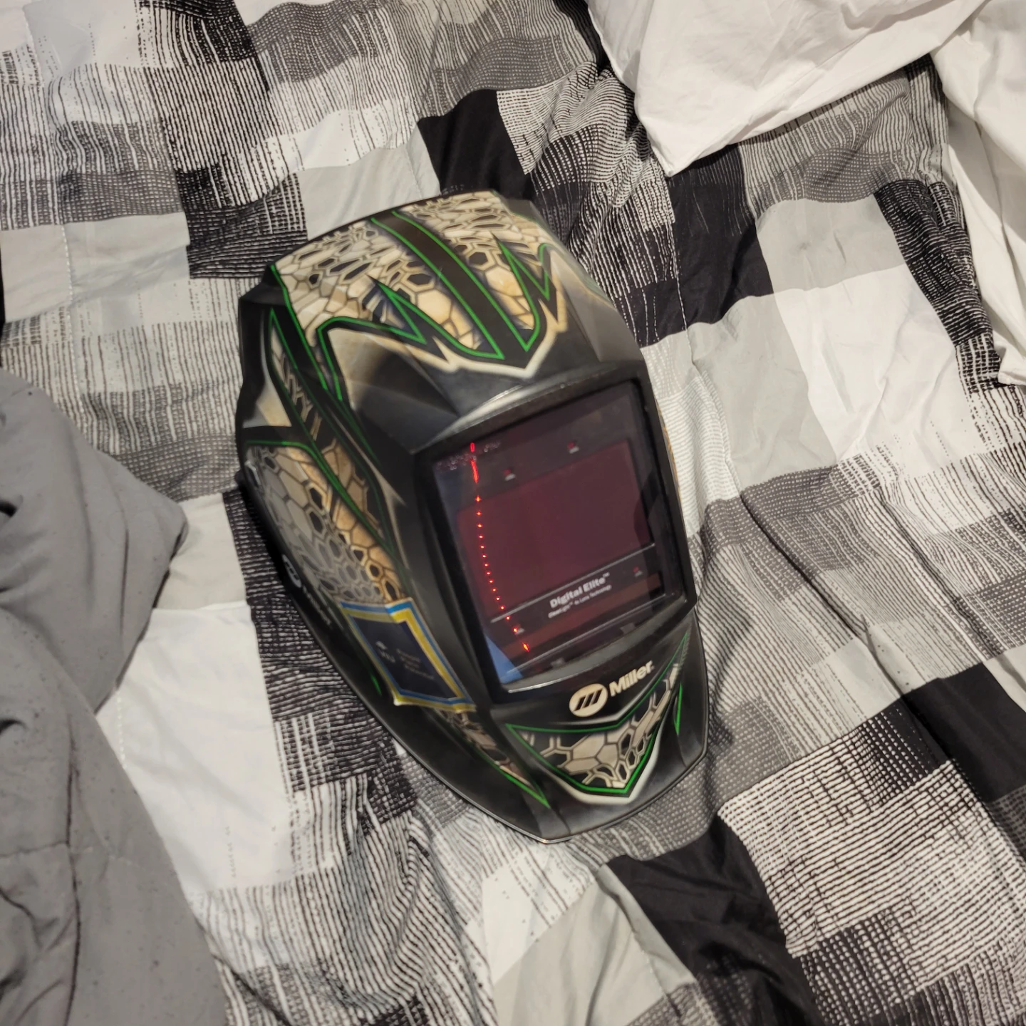 Miller Digital Elite Welding Helmet - photo 3