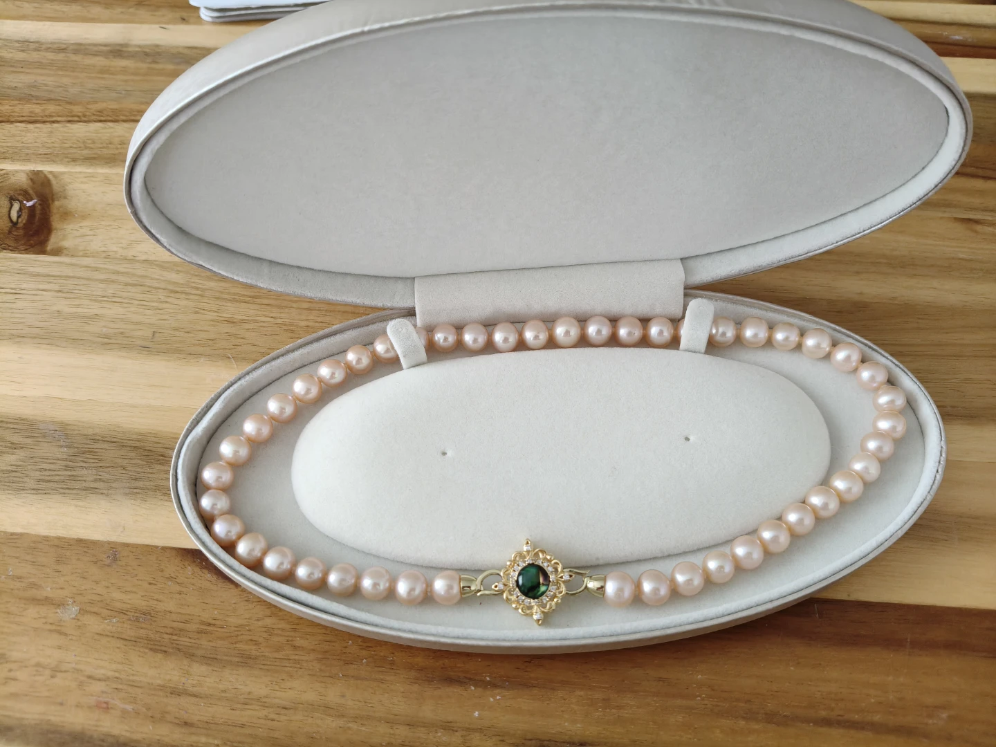 Pearl Necklace with Silver Polishing Cloth