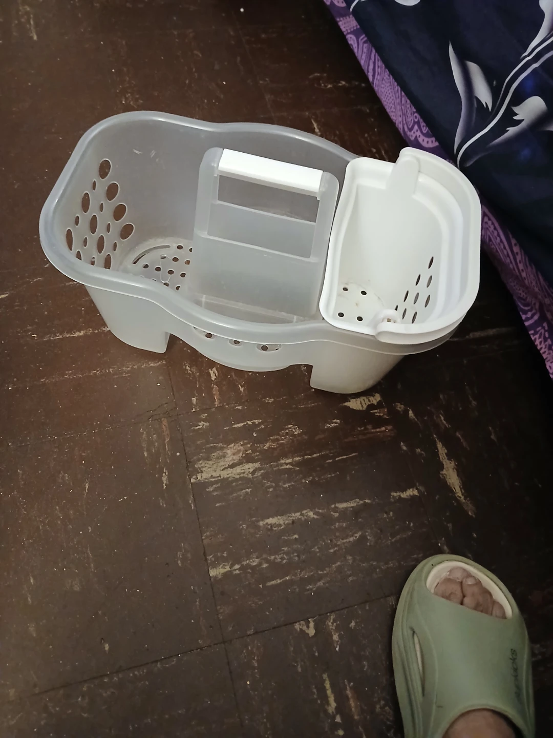Basket with handle and for  bathroom items or makeup, - photo 2