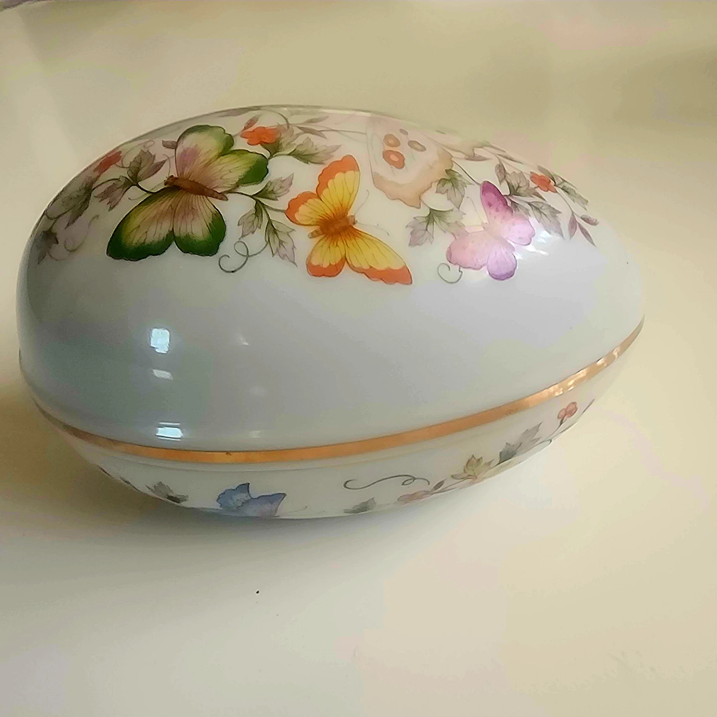 Avon Vintage Porcelain Egg Trinket Box with Gold Trim - photo 3