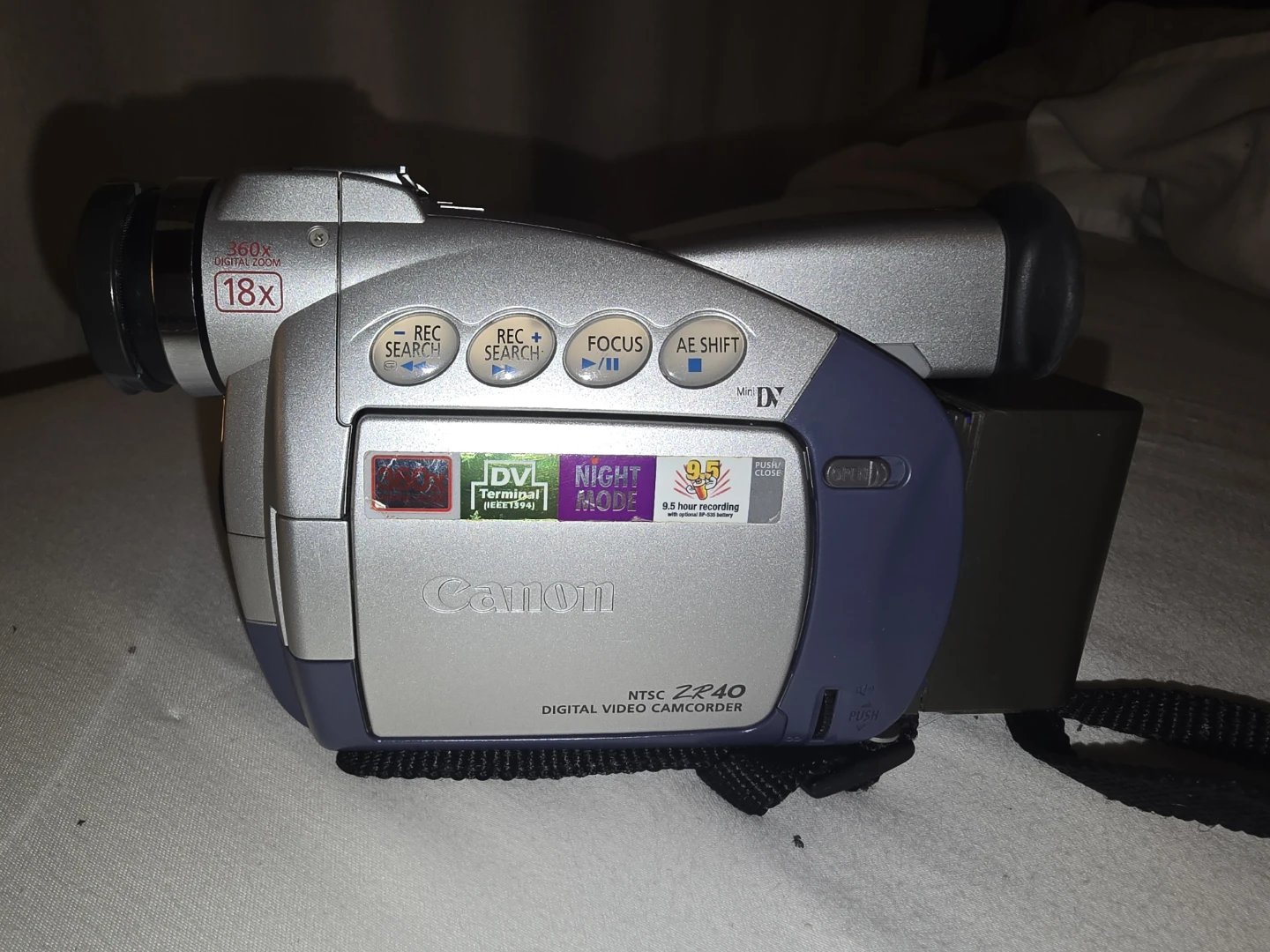 Canon NTSC ZR40 Digital Video Camcorder with 360x Digital Zoom - photo 2