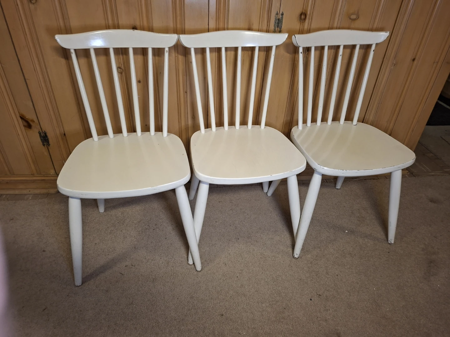 Set of 3 White Spindle Back Kitchen Chairs - photo 2