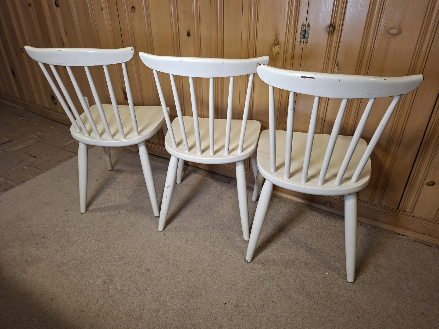 Set of 3 White Spindle Back Kitchen Chairs - photo 3