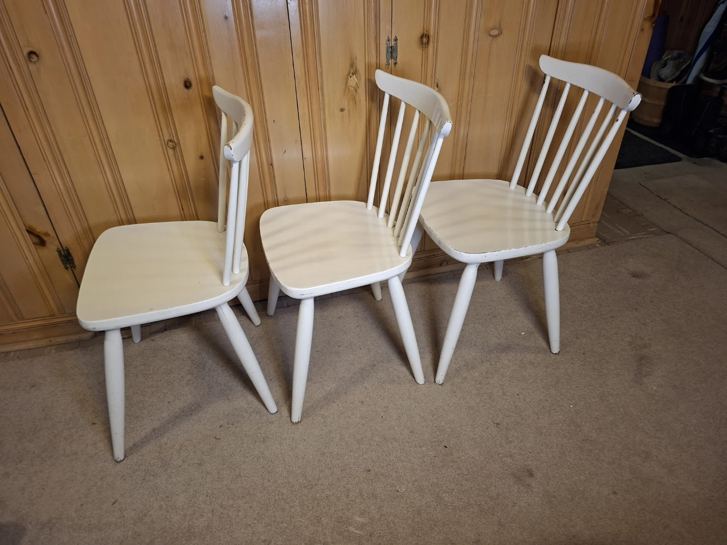 Set of 3 White Spindle Back Kitchen Chairs - photo 4