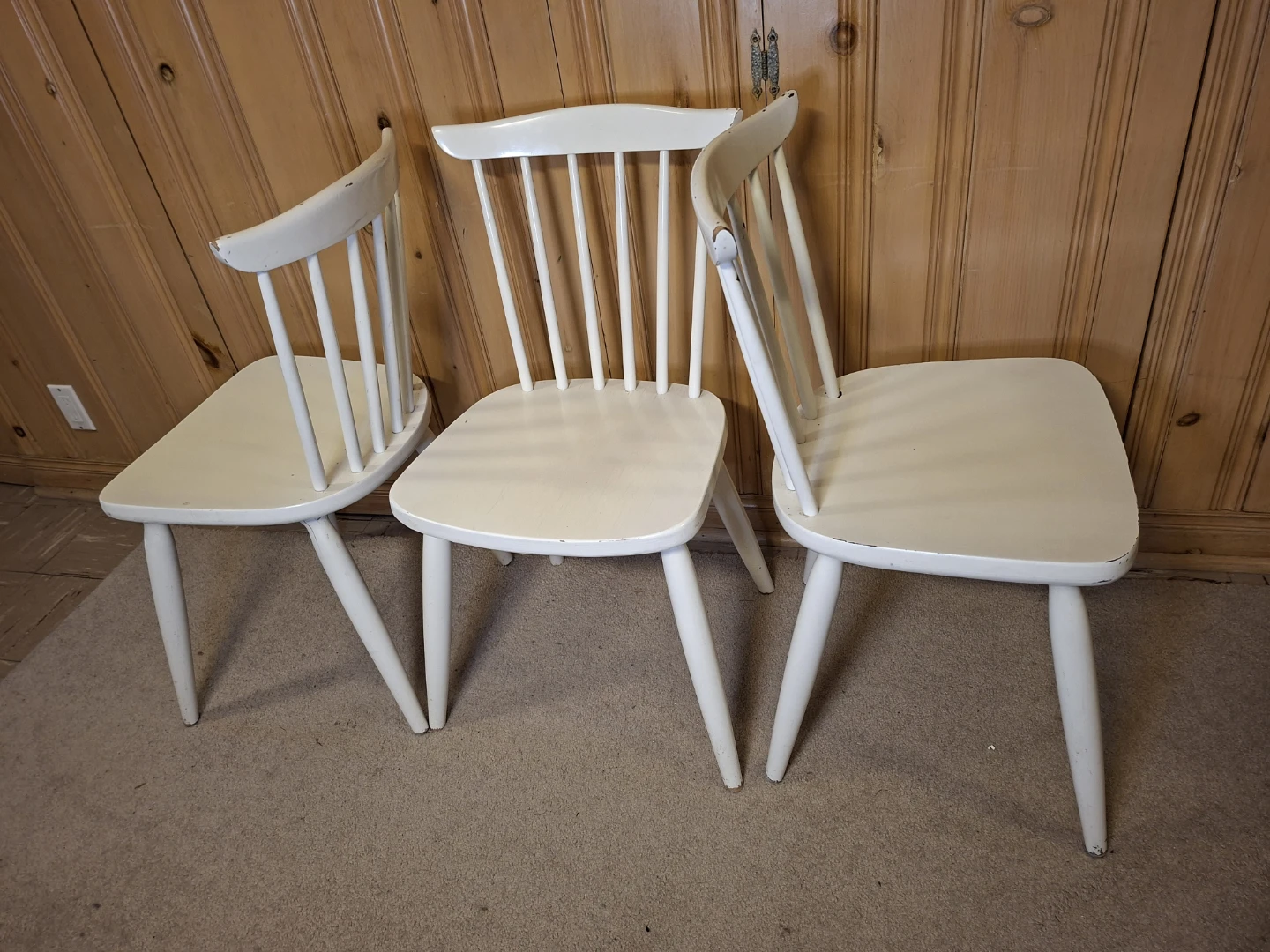 Set of 3 White Spindle Back Kitchen Chairs - photo 5
