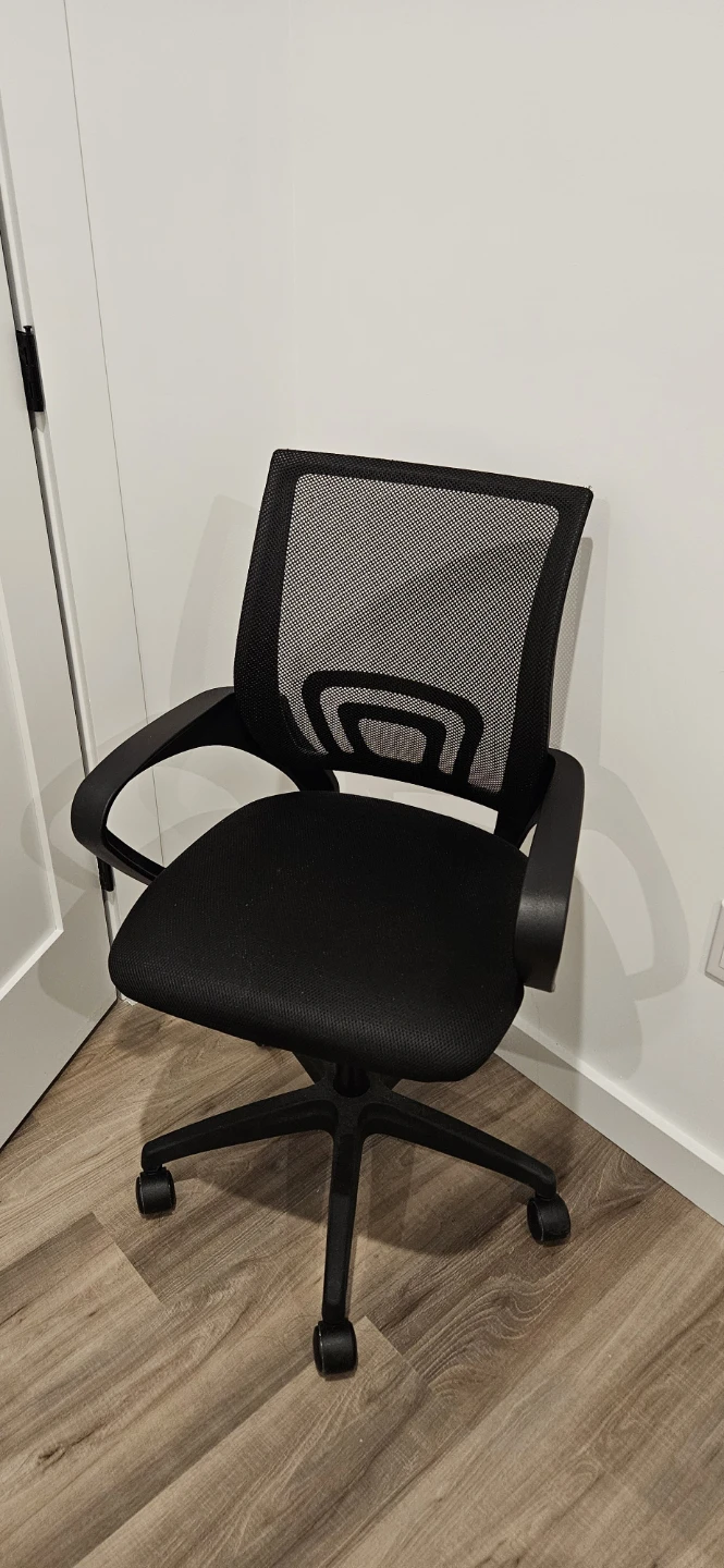 Black office chair