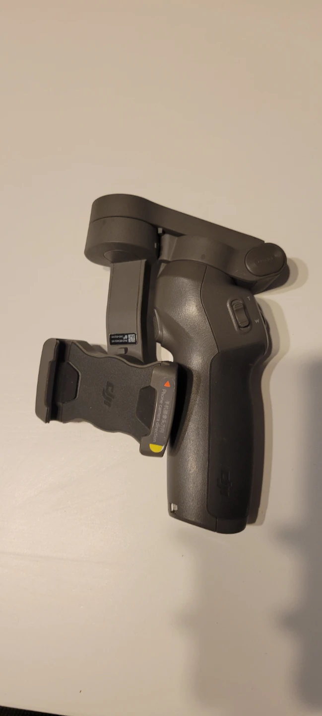 DJI Osmo Mobile 3 Gimbal Stabilizer for vlogging